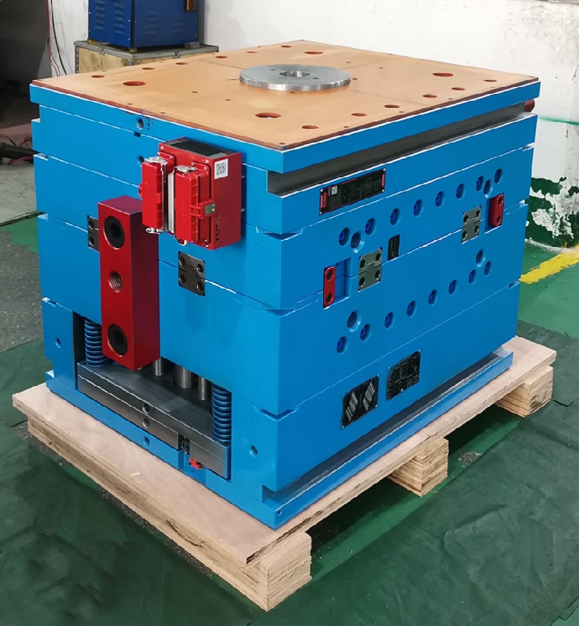 Plastic injection mold tooling.jpg